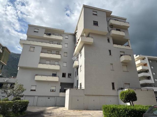 Locale Commerciale in affitto a Venafro, Molise