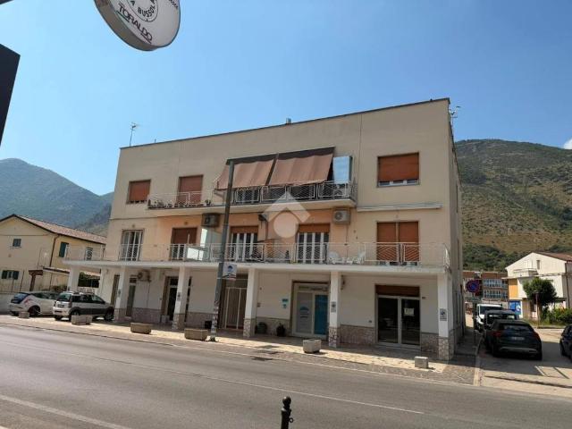 Locale Commerciale in affitto a Venafro, Molise