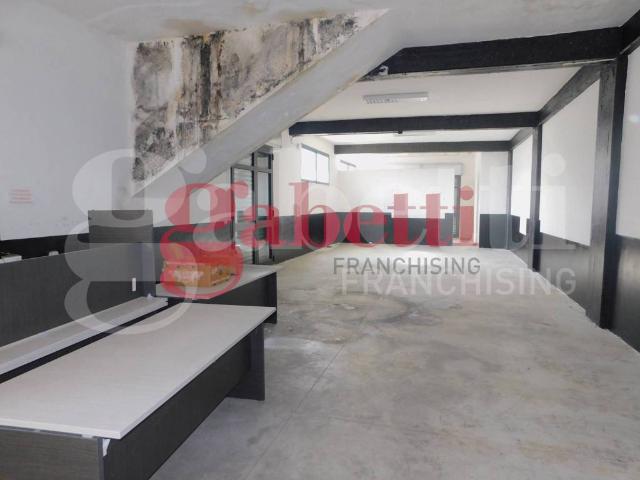 Locale Commerciale in affitto a Venafro, Molise