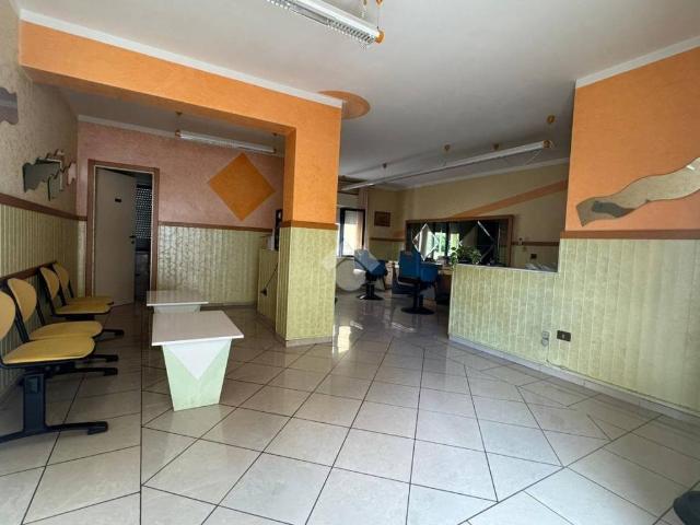 Locale Commerciale in affitto a Venafro, Molise