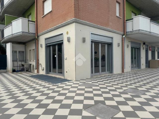 Locale Commerciale in affitto a Venafro, Molise