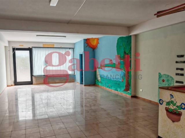 Locale Commerciale in affitto a Venafro, Molise