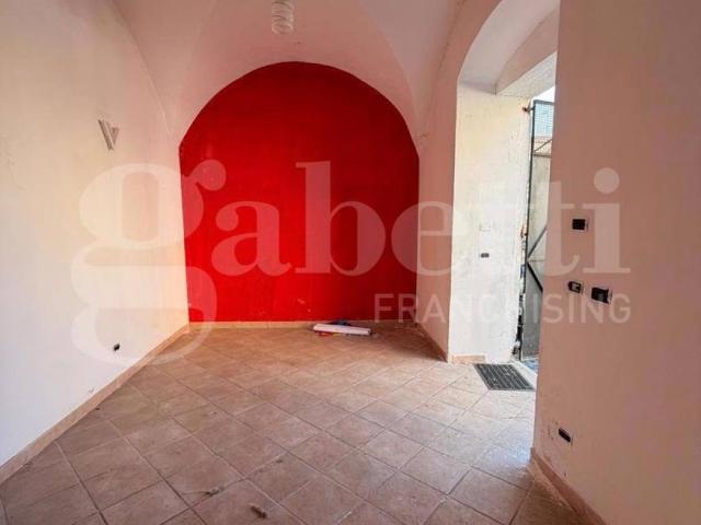 Locale Commerciale in affitto a Venafro, Molise