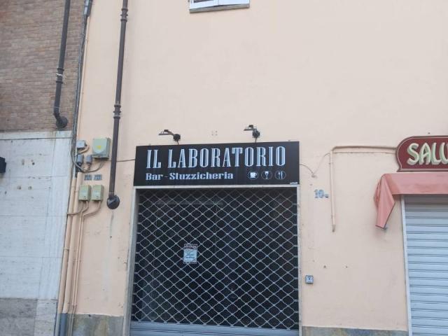 Locale Commerciale in affitto a Centro, Piemonte