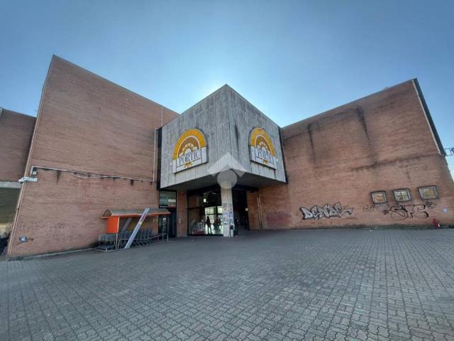 Locale Commerciale in affitto a Piemonte, Torino
