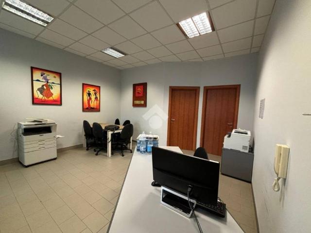 Locale Commerciale in affitto a Piemonte, Torino