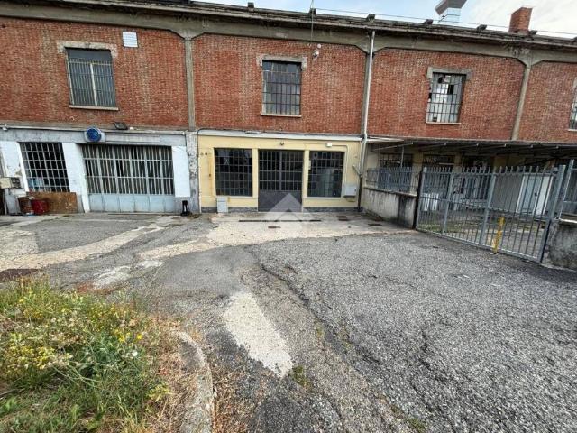 Locale Commerciale in affitto a Centro, Piemonte