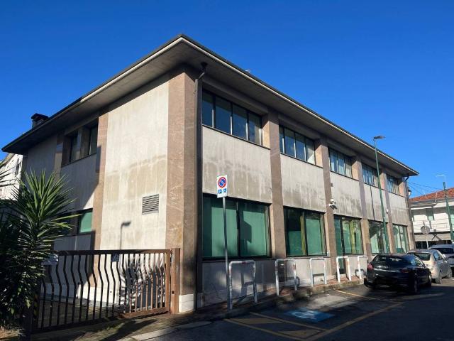 Locale Commerciale in affitto a Mestre-Carpenedo, Venezia