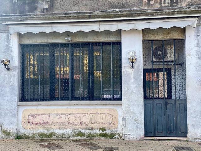 Locale Commerciale in affitto a Mestre-Carpenedo, Venezia