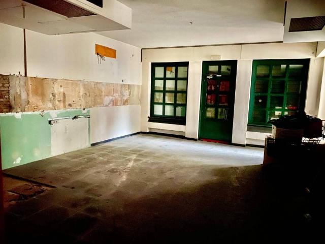Locale Commerciale in affitto a Mestre-Carpenedo, Venezia