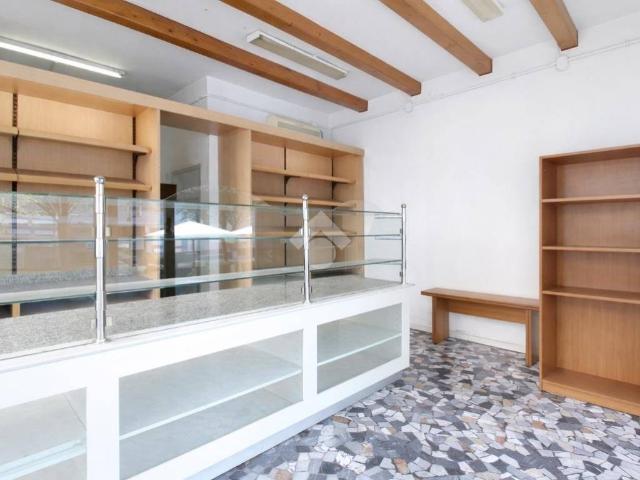 Locale Commerciale in affitto a Mestre-Carpenedo, Venezia