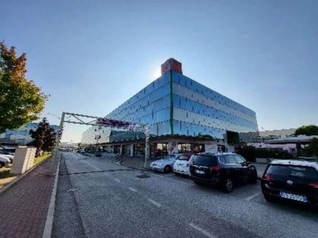 Locale Commerciale in vendita a Marghera, Venezia