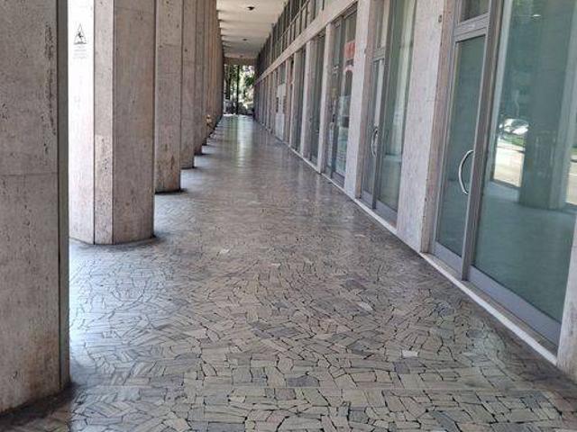 Locale Commerciale in affitto a Mestre-Carpenedo, Venezia
