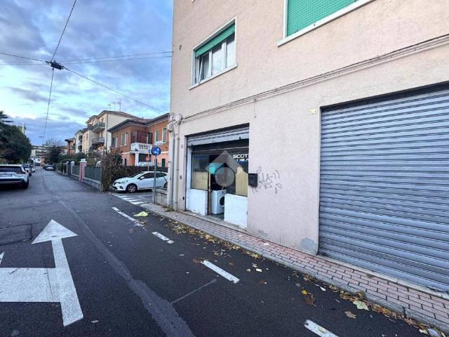 Locale Commerciale in affitto a Mestre-Carpenedo, Venezia