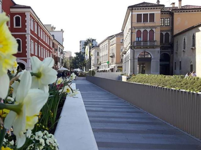 Locale Commerciale in affitto a Mestre-Carpenedo, Venezia