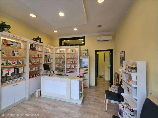 Locale Commerciale in affitto a Mestre-Carpenedo, Venezia