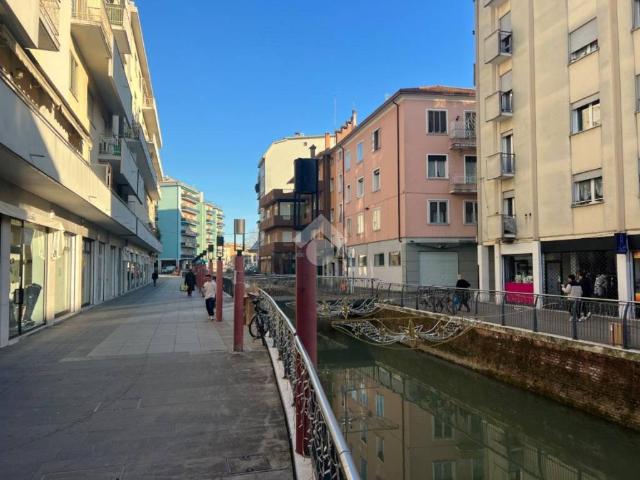 Locale Commerciale in affitto a Mestre-Carpenedo, Venezia