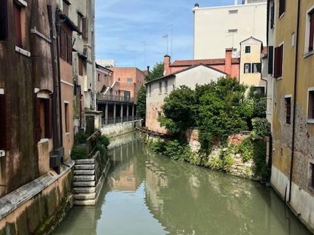 Locale Commerciale in affitto a Mestre-Carpenedo, Venezia