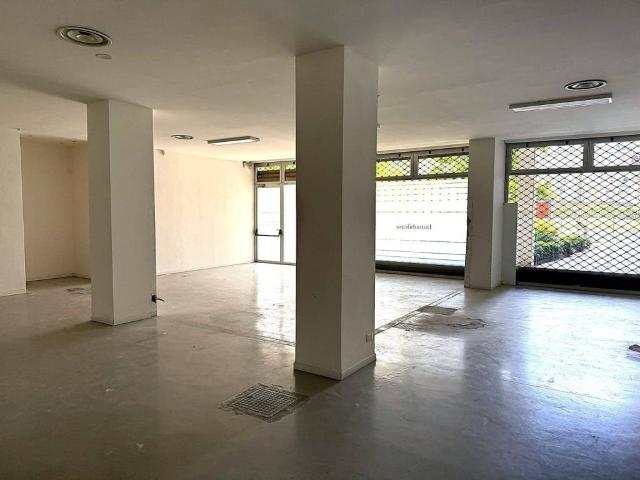 Locale Commerciale in affitto a Mestre-Carpenedo, Venezia