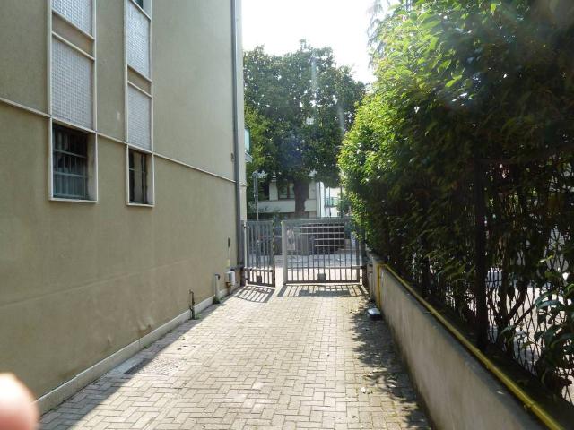 Locale Commerciale in affitto a Mestre-Carpenedo, Venezia