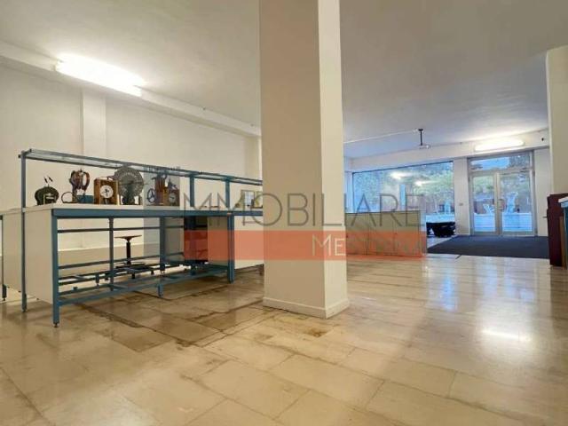Locale Commerciale in affitto a Mestre-Carpenedo, Venezia