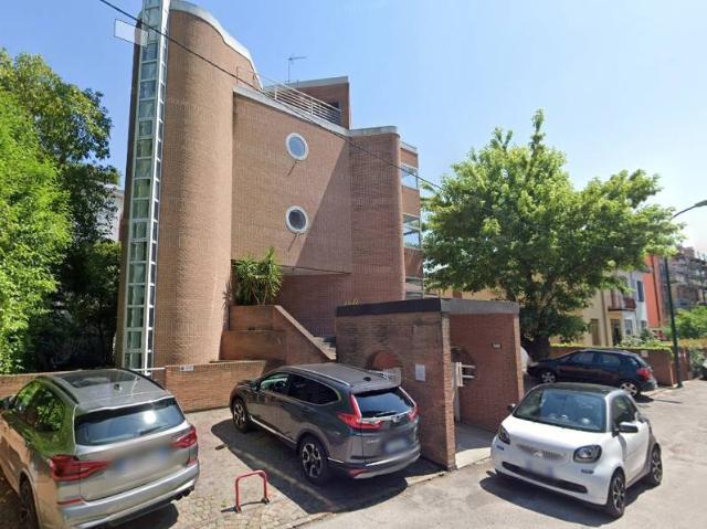 Locale Commerciale in affitto a Mestre-Carpenedo, Venezia
