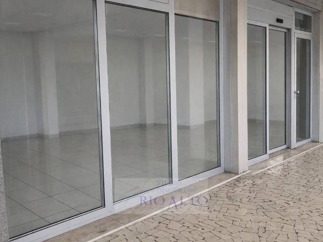 Locale Commerciale in affitto a Mestre-Carpenedo, Venezia