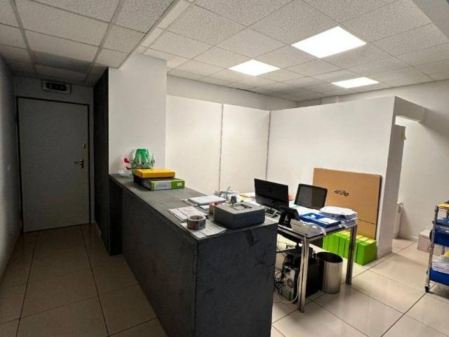 Locale Commerciale in affitto a Mestre-Carpenedo, Venezia