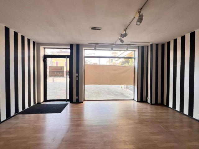 Locale Commerciale in affitto a Mestre-Carpenedo, Venezia