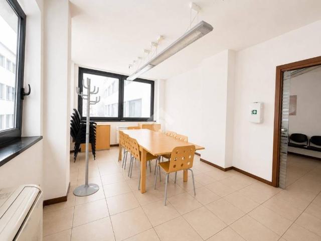 Locale Commerciale in affitto a Mestre-Carpenedo, Venezia