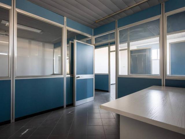 Locale Commerciale in affitto a Mestre-Carpenedo, Venezia