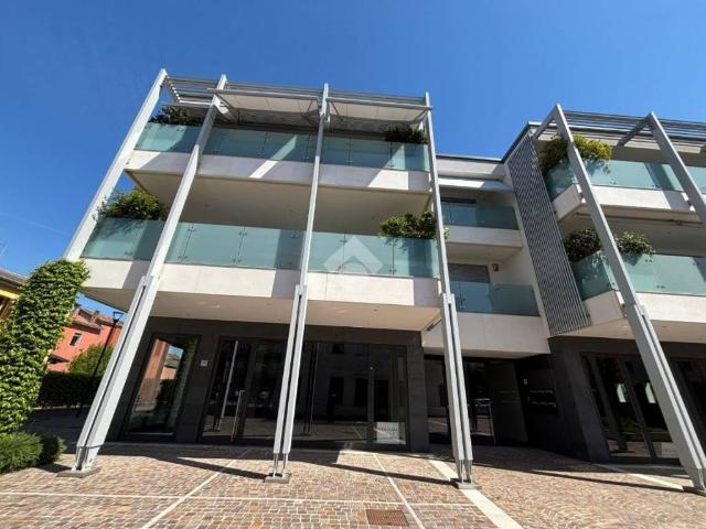 Locale Commerciale in affitto a Mestre-Carpenedo, Venezia