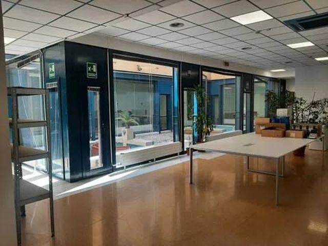 Locale Commerciale in affitto a Mestre-Carpenedo, Venezia