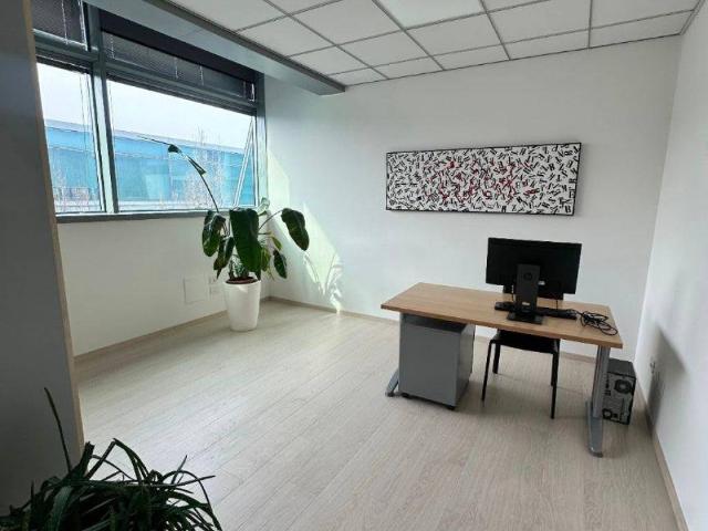 Locale Commerciale in affitto a Mestre-Carpenedo, Venezia