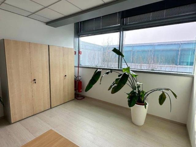 Locale Commerciale in affitto a Mestre-Carpenedo, Venezia