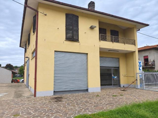 Locale Commerciale in affitto a Veniano, Lombardia