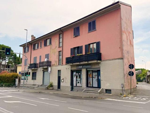 Locale Commerciale in affitto a Molino Ponte, Verano Brianza
