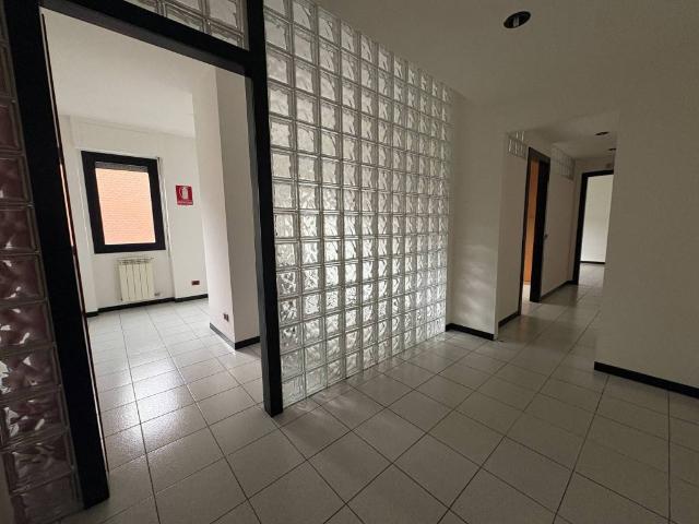 Locale Commerciale in affitto a Pallanza, Piemonte