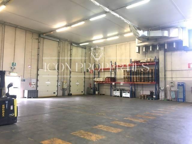 Locale Commerciale in affitto a Piemonte, Vercelli