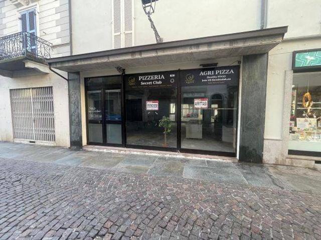 Locale Commerciale in affitto a Centro, Piemonte