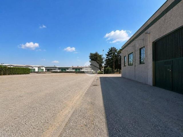 Locale Commerciale in affitto a Verdello, Lombardia