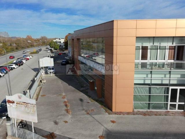 Locale Commerciale in affitto a Piemonte, Cuneo