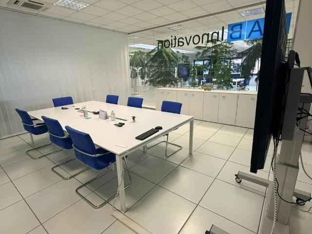 Locale Commerciale in affitto a Sesona, Vergiate