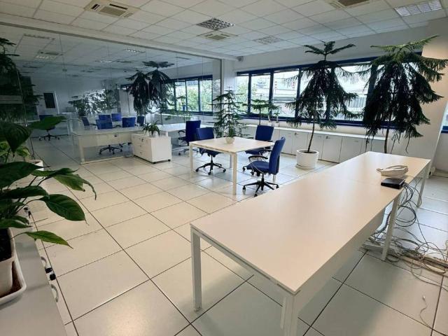 Locale Commerciale in affitto a Sesona, Vergiate