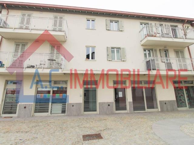 Locale Commerciale in affitto a Sesona, Vergiate