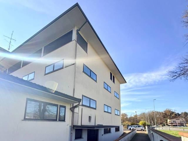Locale Commerciale in affitto a Vergiate, Lombardia