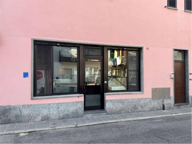 Locale Commerciale in affitto a Sesona, Vergiate