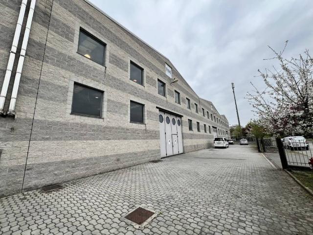 Locale Commerciale in affitto a Sesona, Vergiate