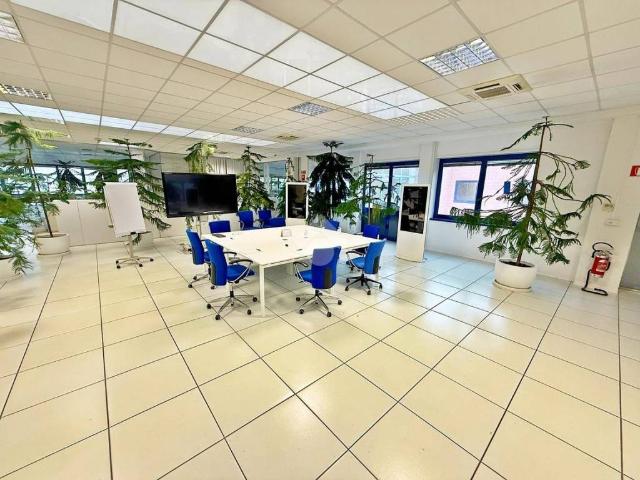Locale Commerciale in affitto a Sesona, Vergiate