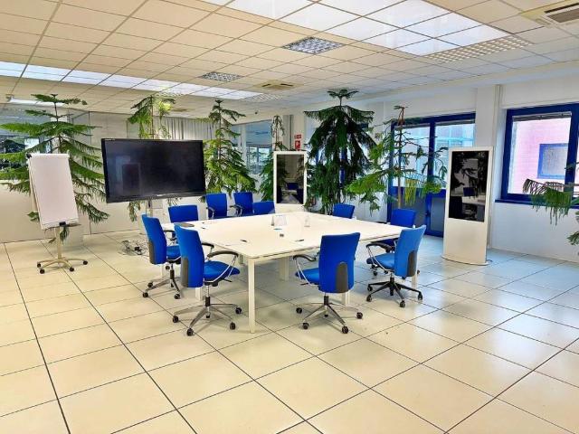 Locale Commerciale in affitto a Sesona, Vergiate